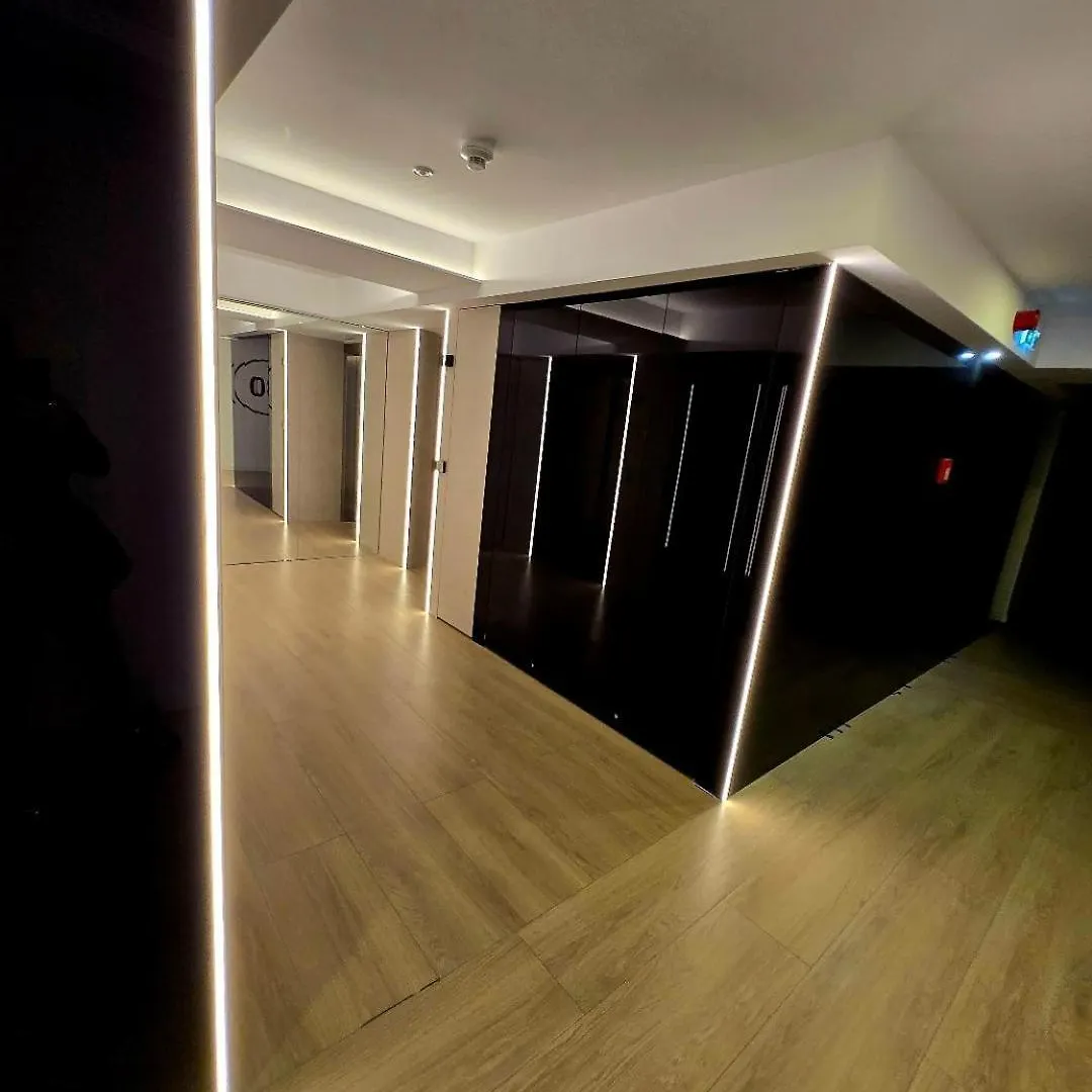 Happy Studio Luxury Cortina North Voluntari 0*,  Romania